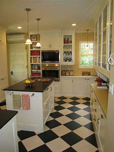 Marmoleum Checkered Floor